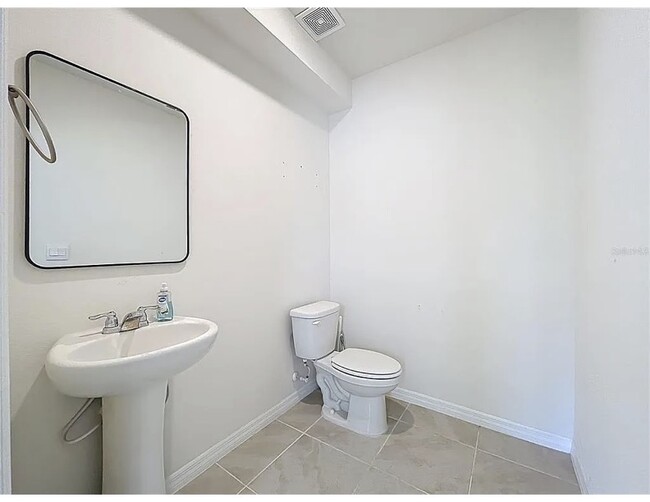 Building Photo - 2553 Shamrock St