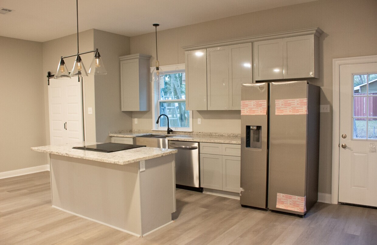 Building Photo - 65198 North Blvd