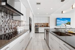 Foto del edificio - 4 br, 3.5 bath Condo - 100 E Las Olas Blvd...