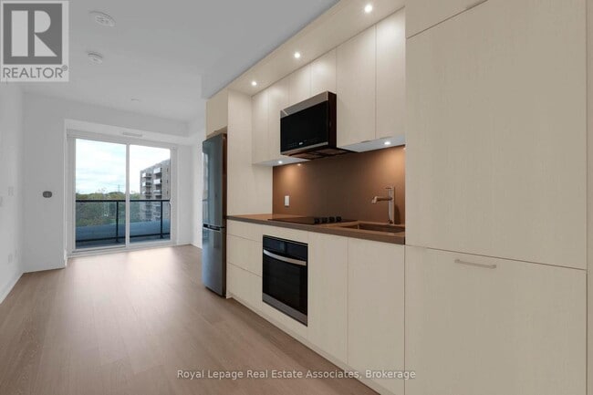 Building Photo - 60 Central Park Roadway