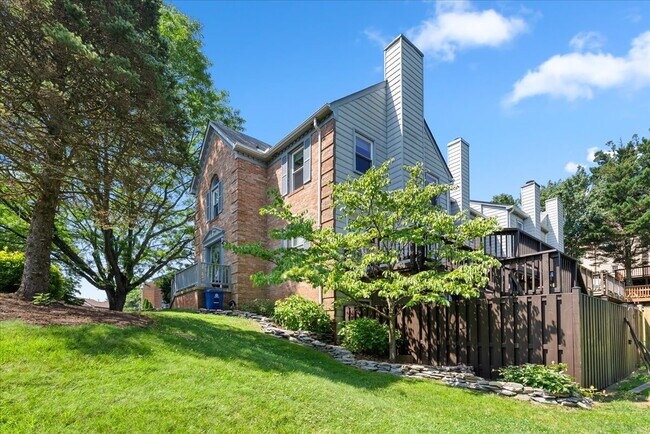 Foto del edificio - Stunning End-Unit Townhouse with Golf Cour...