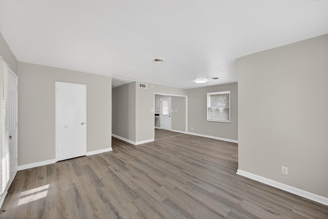 Building Photo - 1111 Alderman St NE