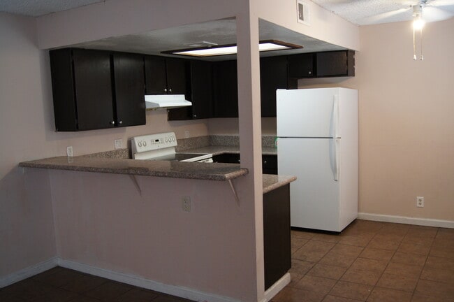 Building Photo - 2304 Saturn Ave