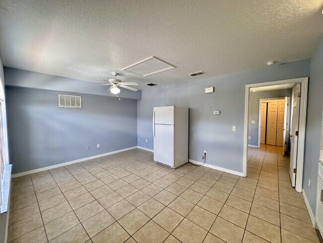 Foto del edificio - For Rent – 1 Bed / 1 Bath Unit in Davenport, FL