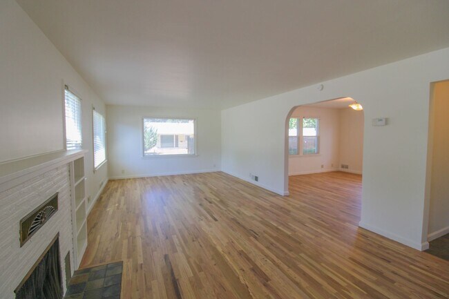 Foto del edificio - Remodeled 5 Bedroom