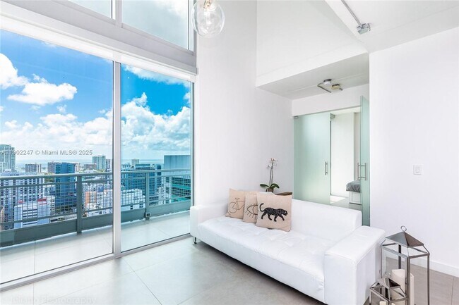 Foto del edificio - 690 SW 1st Ct