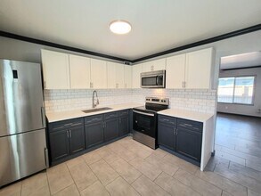 Building Photo - 208 N 13th St