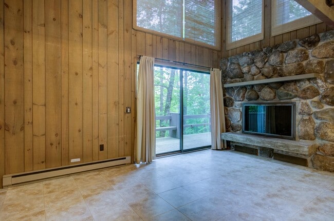 Building Photo - 73 Kearsarge Woods Ln