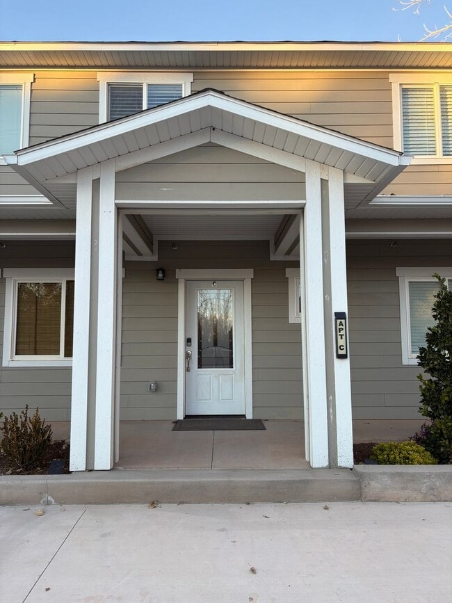 Building Photo - 380 Utah Ave