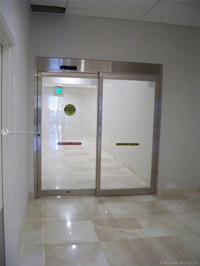 Foto del edificio - 20225 NE 34th Ct
