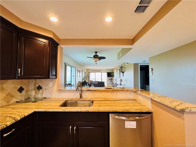 Foto del edificio - 9400 S Ocean Dr