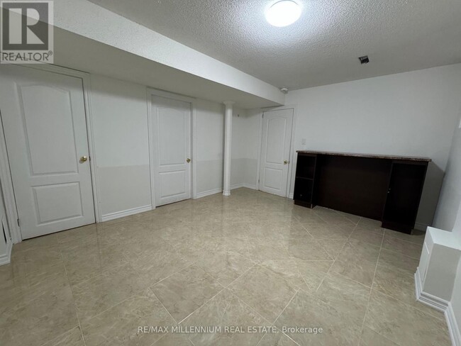 Building Photo - 1427 Duval Dr