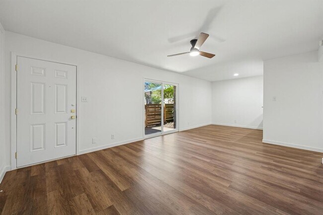 Foto del edificio - 7801 Shoal Creek Blvd