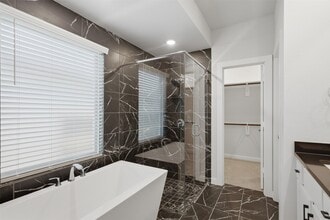 Building Photo - 5011 Bowen Pr Dr