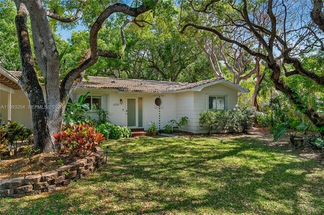 Foto del edificio - 6767 SW 154th St