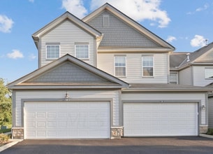 Building Photo - 560 Redwood Ln