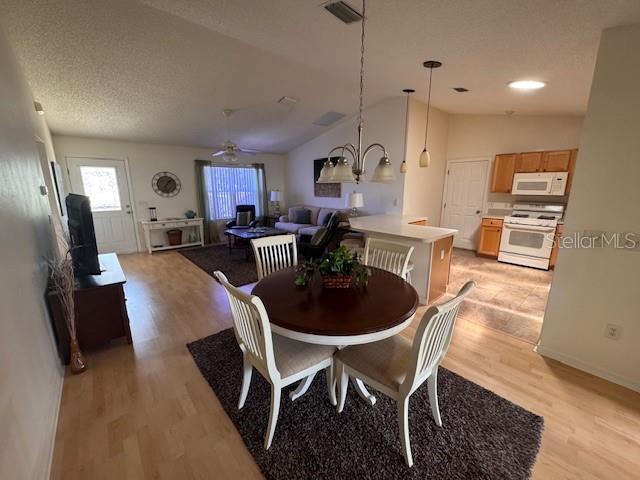 Foto del edificio - 1360 Trellis Ln