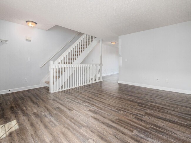 Foto del edificio - 952 Charleston Way Dr