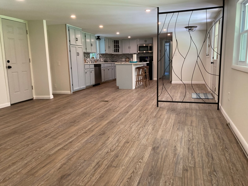 Primary Photo - 140 Young St