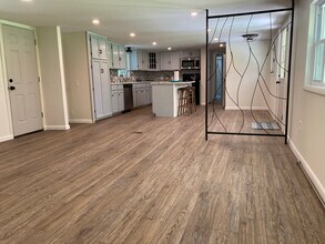 Building Photo - 140 Young St