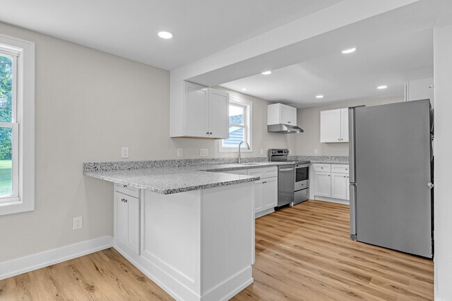 Building Photo - 9045 Hillcrest Dr