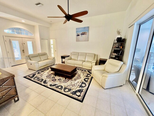 Foto del edificio - 1172 Hillsborough Blvd