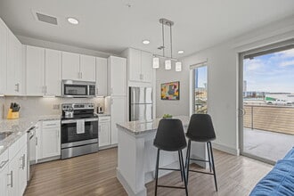 Building Photo - Placemakr Downtown Austin
