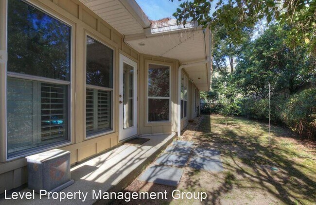 Building Photo - 3 br, 2 bath House - 116 Oak Bend Ct.
