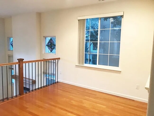 Foto del edificio - PEACEFUL & CONVENIENT TOWNHOME INCLUDES TW...