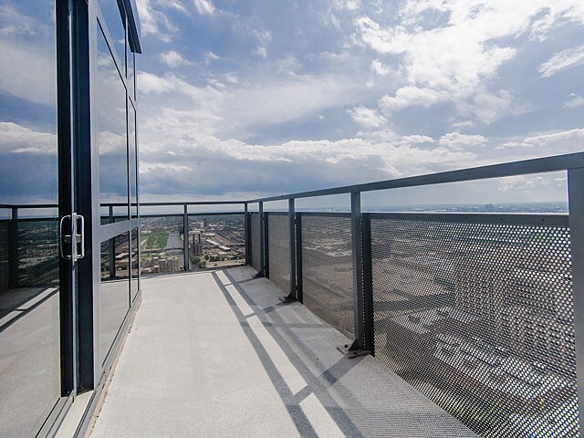 Building Photo - 235 W Van Buren St