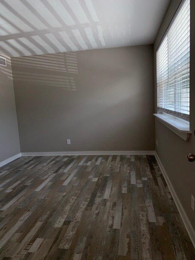 Building Photo - 5830 Yellow Pine Ct