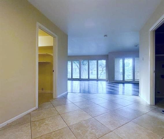 Building Photo - 1303 Northlake Dr