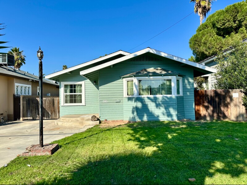 Foto principal - 1421 E Olive Ave