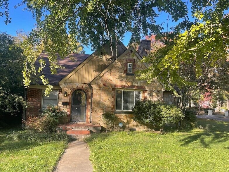 Foto principal - 3320 Central Ave