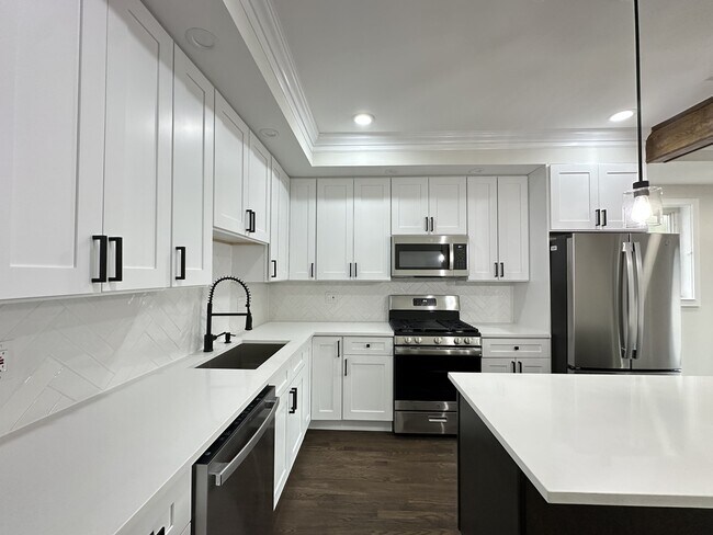 Foto del edificio - 2317 N Keeler Ave