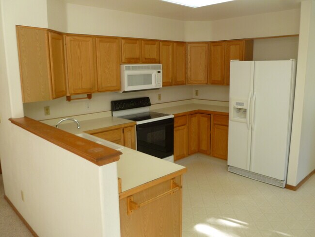 Building Photo - Four Bedroom Home Ready First of June!