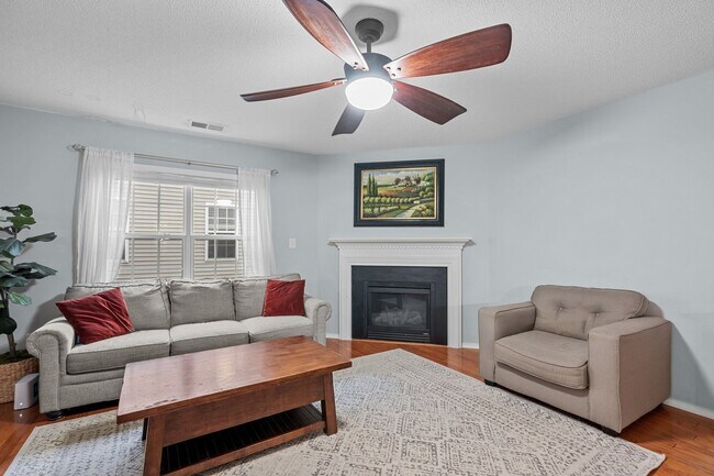 Foto del edificio - Fantastic 4 Bedroom, 3 Bath home near Brier Creek & RDU, Fenced-in Yard, Bonus Room, Pet Friendly!