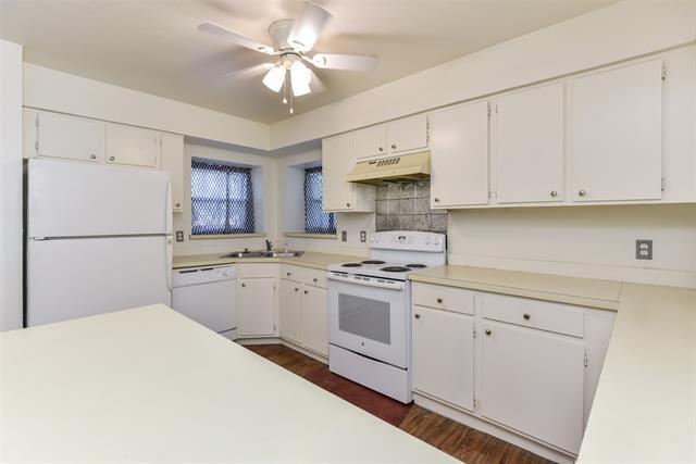 Foto del edificio - 1803 Oak Tree Dr