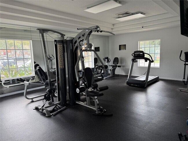 Foto del edificio - 882 NW 92nd Ave