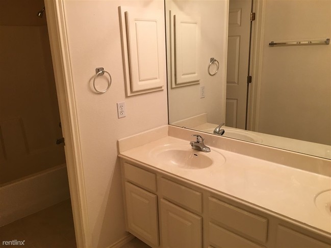Building Photo - 7500 Shadowridge Run