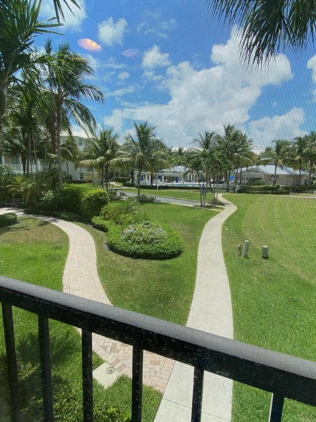 Building Photo - 123 Bay Colony Dr N