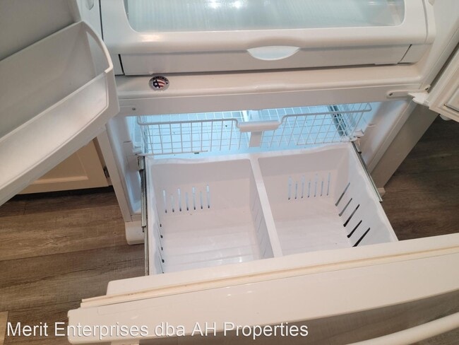 Building Photo - 5 br, 2 bath House - 1205 E FAIRMONT DR