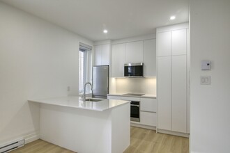 Building Photo - 2045 Rue Lambert Closse