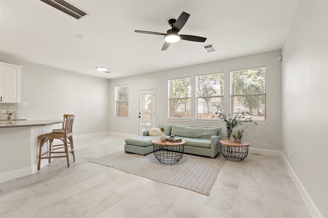 Foto del edificio - 10 Scenic Brook Ct