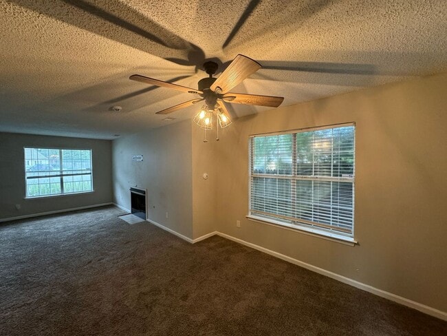 Foto del edificio - Introducing a charming home located in the heart of Suffolk ¨ASK ABOUT OUR ZERO DEPOSIT¨