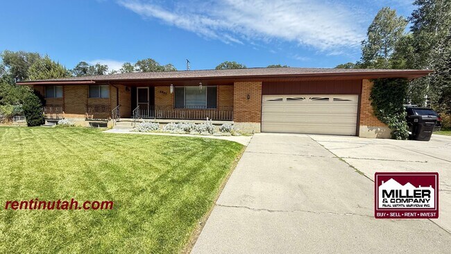 Foto del edificio - Beautiful home in secluded neighborhood!