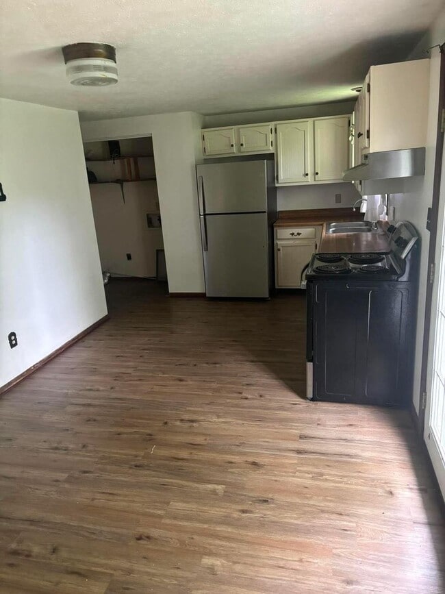 Building Photo - 2513 Strickland Dr