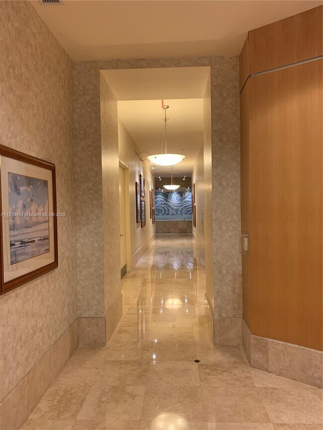 Foto del edificio - 1945 S Ocean Dr