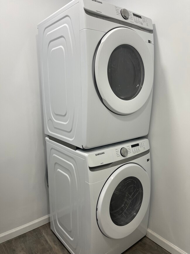 Foto del edificio - 312 N Briar Rdg