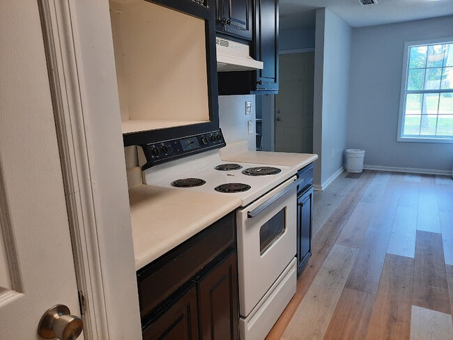 Building Photo - 3201 Tyndall Dr